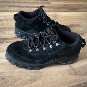 Nike Lahar Low Women's size 8